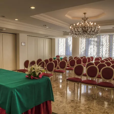 总统酒店 里米尼